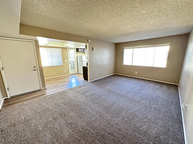 5830 N 48th Dr — Photo 7