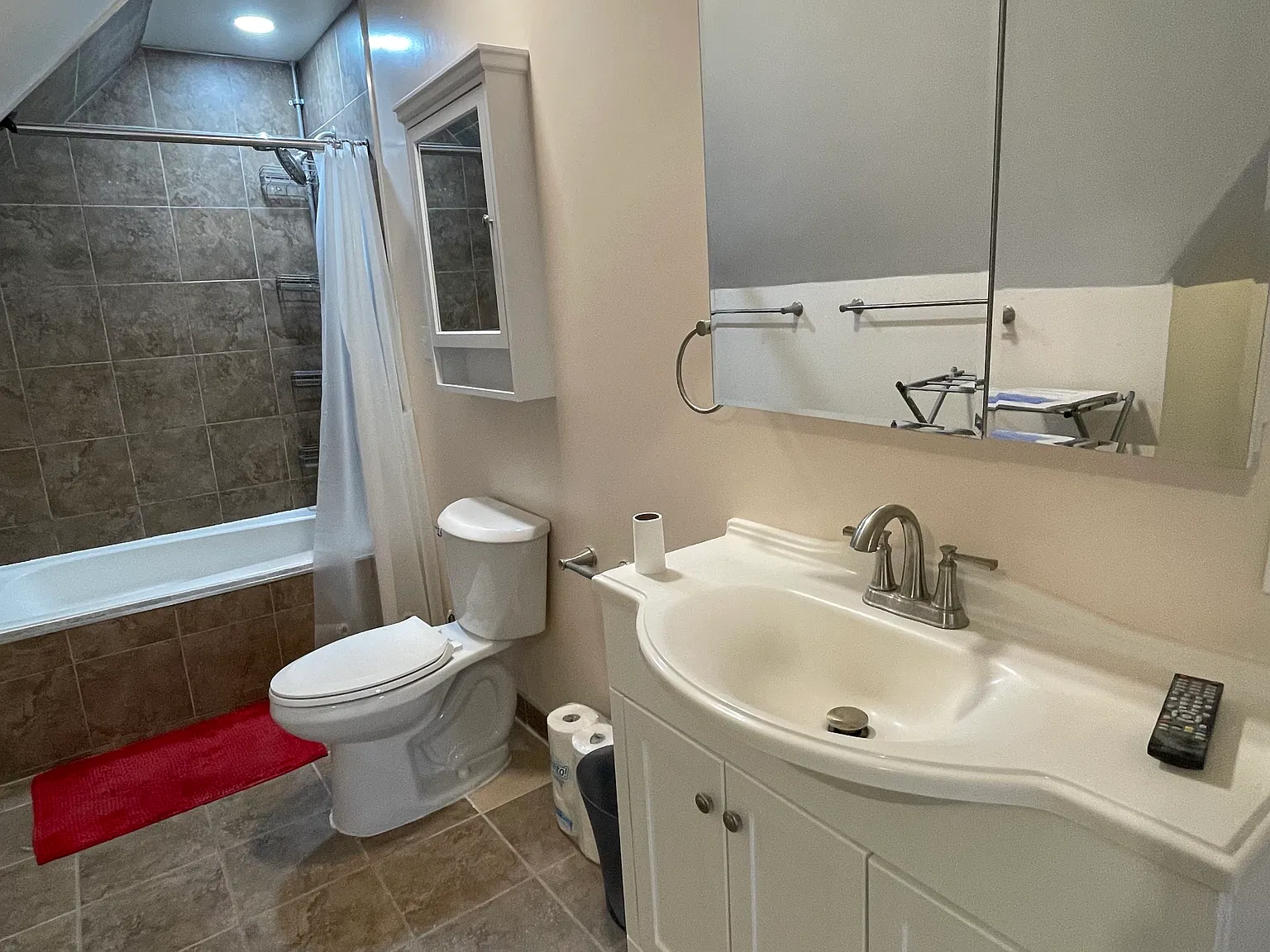 1 bed, 2.5 bath, 2500 sqft, $795 — Photo 3