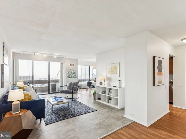 1326 Spruce St APT 2304, Philadelphia, PA 19107