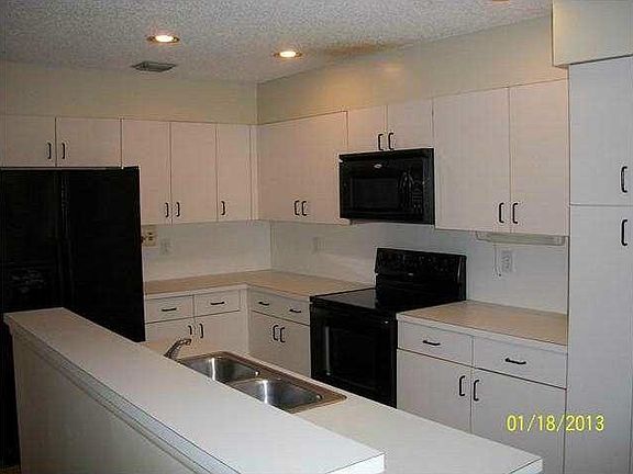 2nd image of 11461 Lakeview Dr #8A