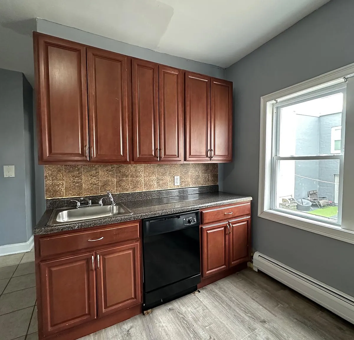 3 bed, 950 sqft, $1,725 — Photo 2