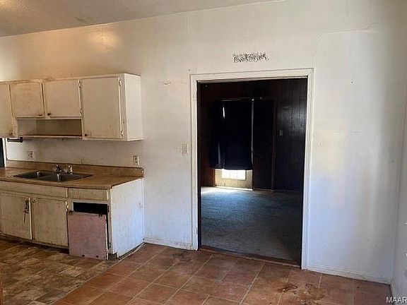 4th image of 1715 Coral Ln