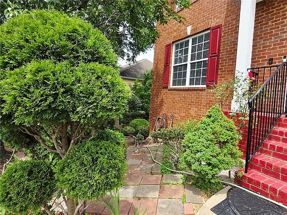 4th image of 1140 Foxcroft Dr