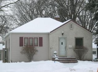 1206 Belmont Rd, Grand Forks, ND 58201