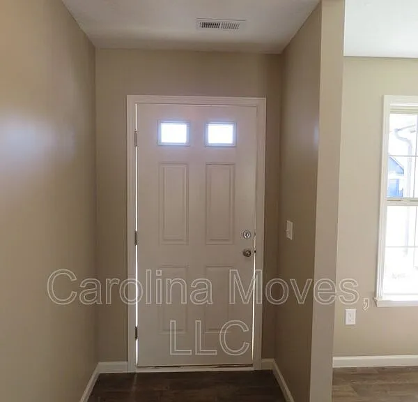 454 Peaksview Dr — Photo 2