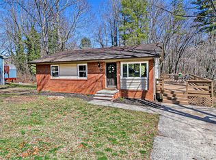 24 Lancelot Ln, Asheville, NC 28806