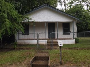 712 W Quitman Ave, Gladewater, TX 75647