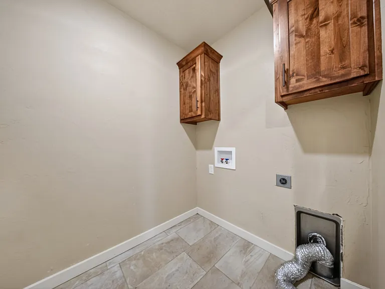 1420 S Treetop Ct — Photo 32