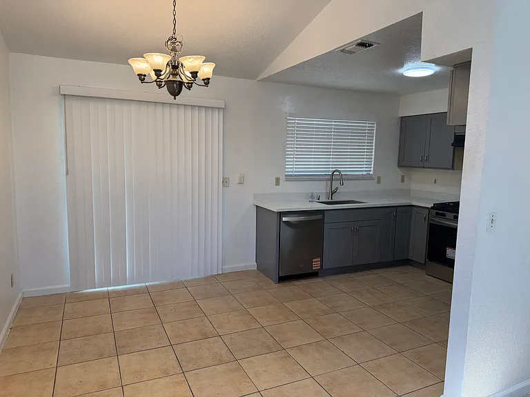 7580 Bluebrook Way — Photo 10