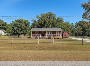 616 Dixie Dr, Hodges, SC 29653