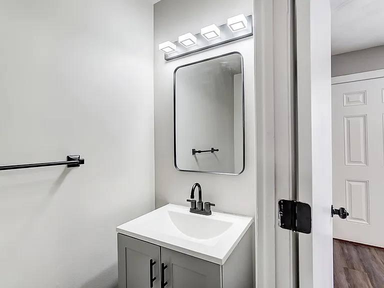 Hickory Creek Apartments — Photo 13