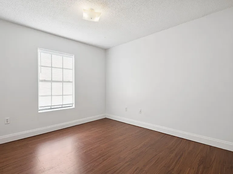 12220 Apache Avenue — Photo 15
