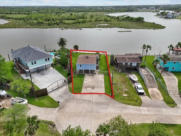 5030 Scenic Dr, Dickinson, TX 77539