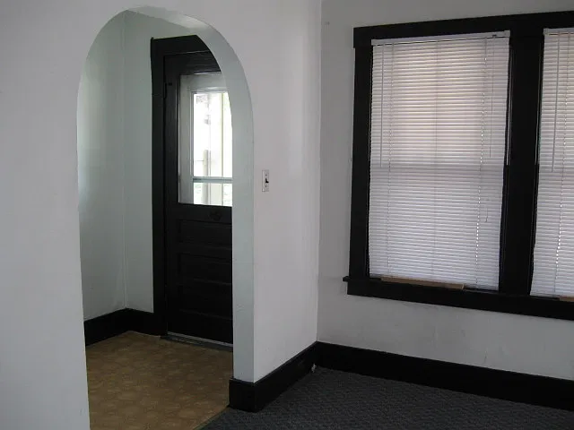 Lower Unit Entry With Arch
