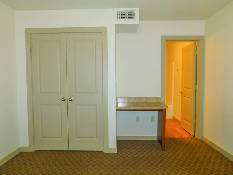 1512 N Elm St #101 — Photo 5