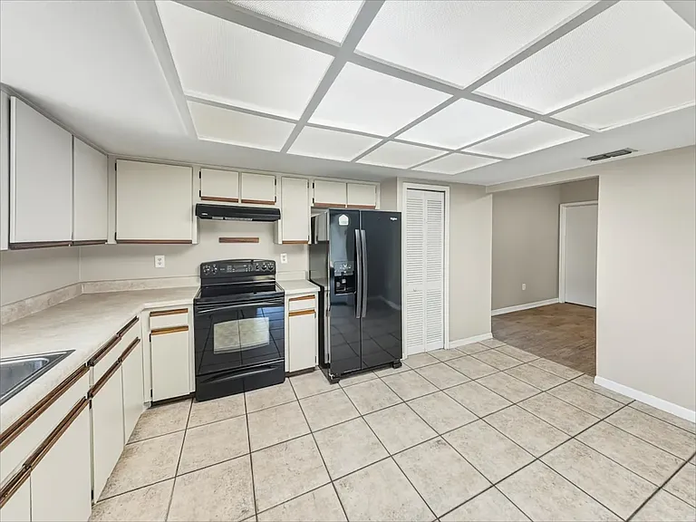 13174 Madison Ave — Photo 2