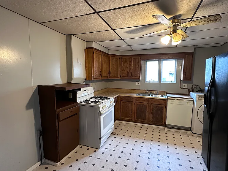 211 Gould St — Photo 8