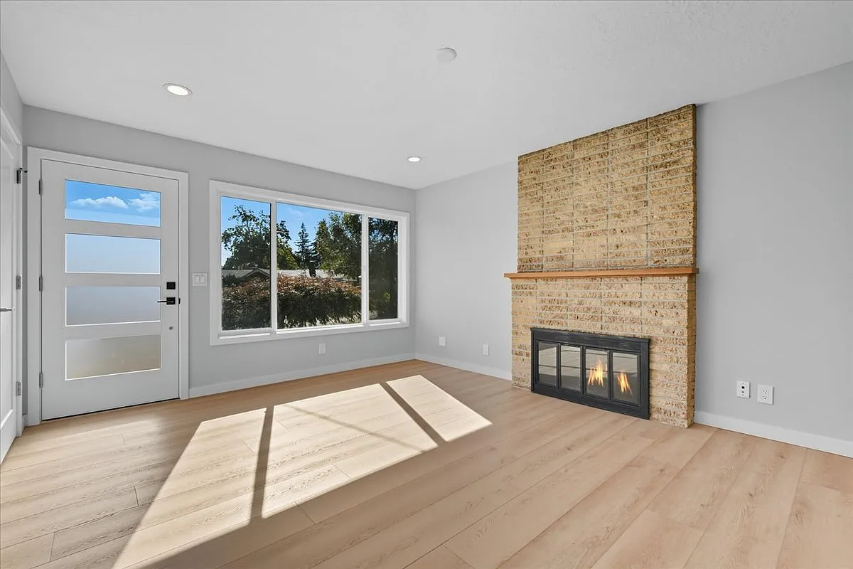 4 bed, 1584 sqft, $4,000 — Photo 4