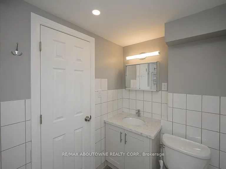 2444 Woburn Cres — Photo 16