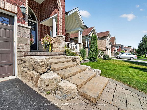 3rd image of 1724 Angus St