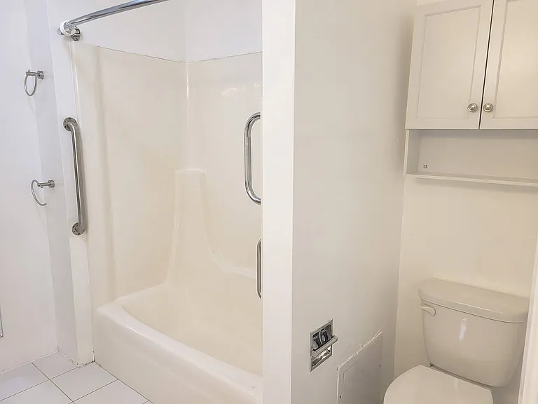Shower and tub in a bathroom at Francis Viillas.