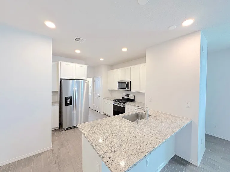 5777 Cosmo Ct NE — Photo 11