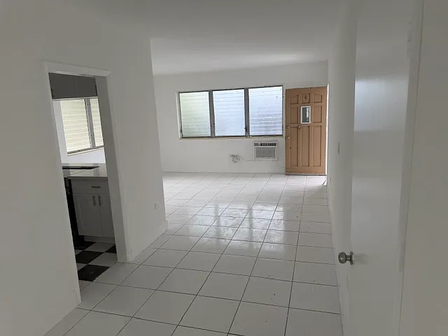 8017 Byron Ave #6 — Photo 16
