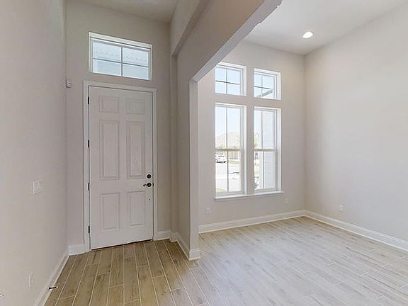 3rd image of 93 Pine Manor Dr