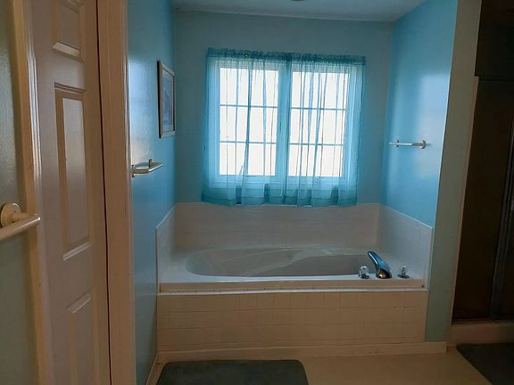 2nd image of 3302 Castlemain Dr