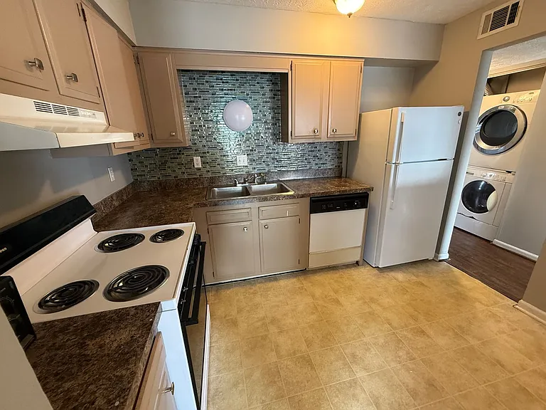 1316 Roosevelt Ave — Photo 3