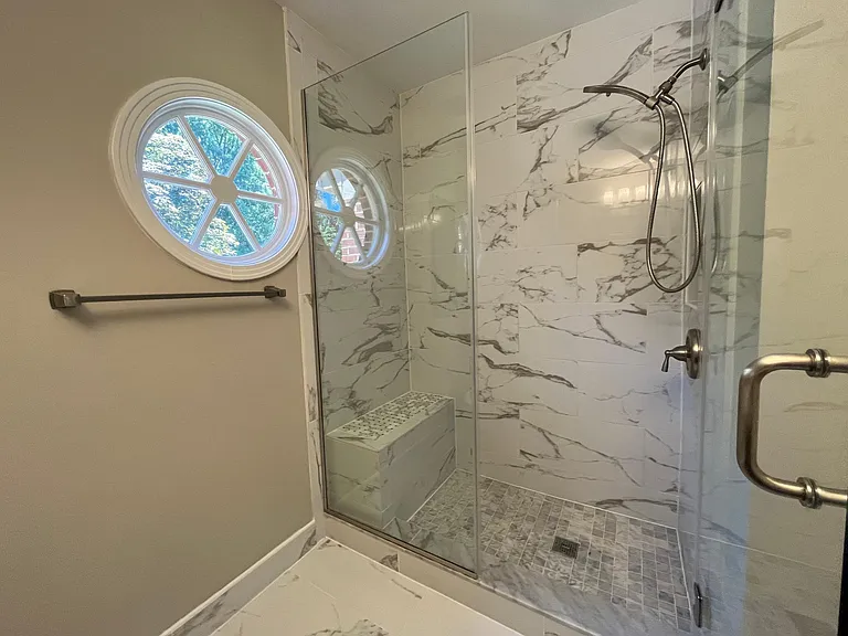 Bathroom (master bedroom)