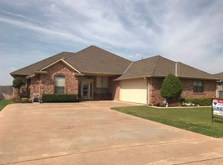 6722 SW Driftwood Dr, Lawton, OK 73505