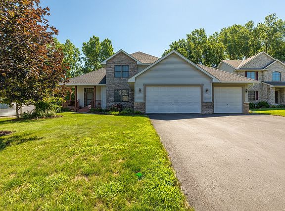 4th image of 2590 Knollwood Ct N