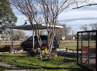 276 Dewey Ln, Seguin, TX 78155