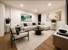 406 W 39th St
