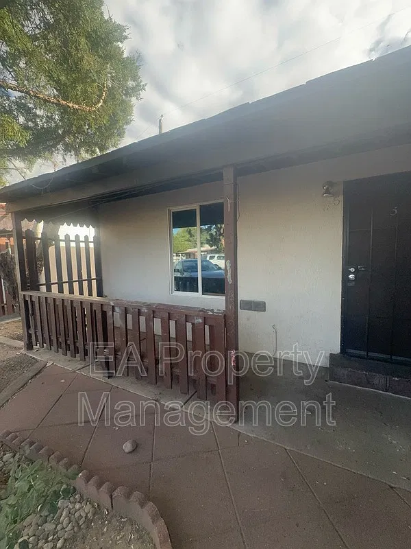 1 bed, 1.0 bath, 650 sqft, $895 — Photo 1