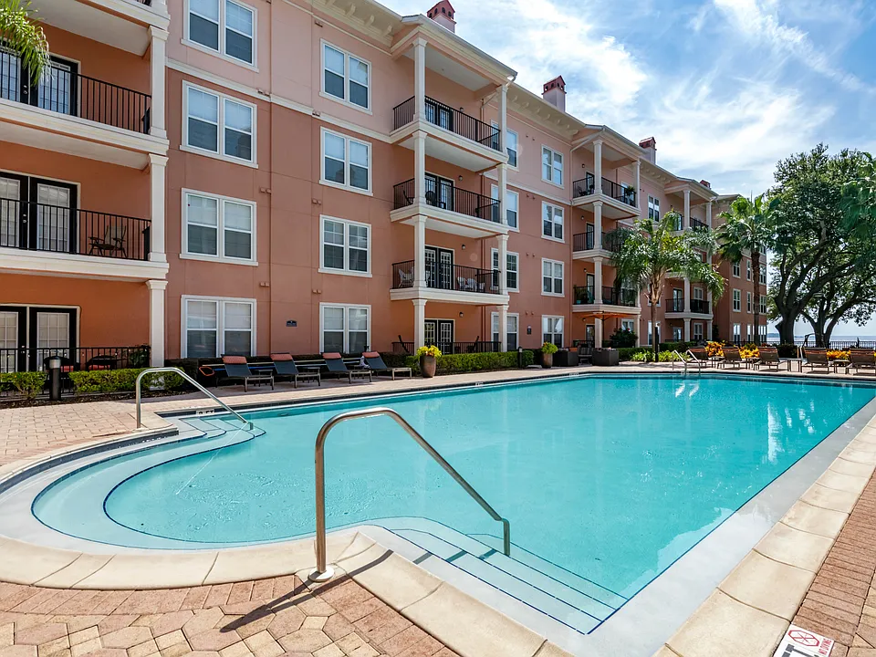 2054 Riverside