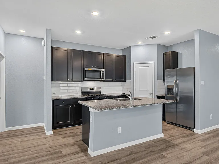 10639 Vinateros Dr — Photo 12