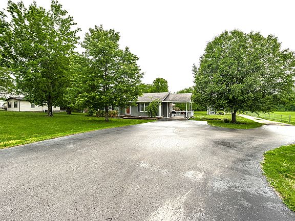 3rd image of 147 Old Douglas Ln