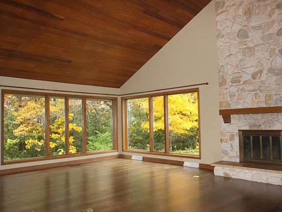 3rd image of 827 Knollwood Ct