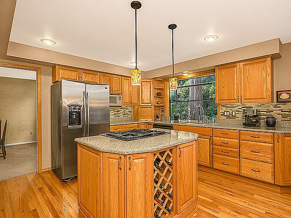 5th image of 10105 181st Ave NE