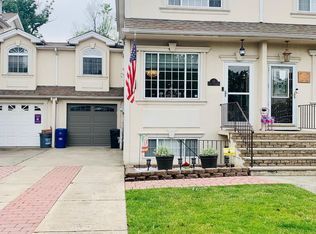65 Pond St, Staten Island, NY 10309