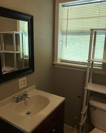Bathroom with tub / shower combo.