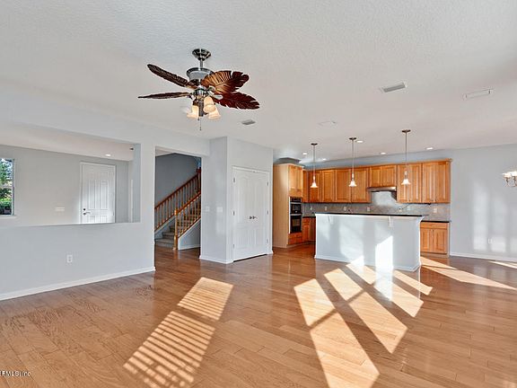4th image of 11287 Justin Oaks Dr N
