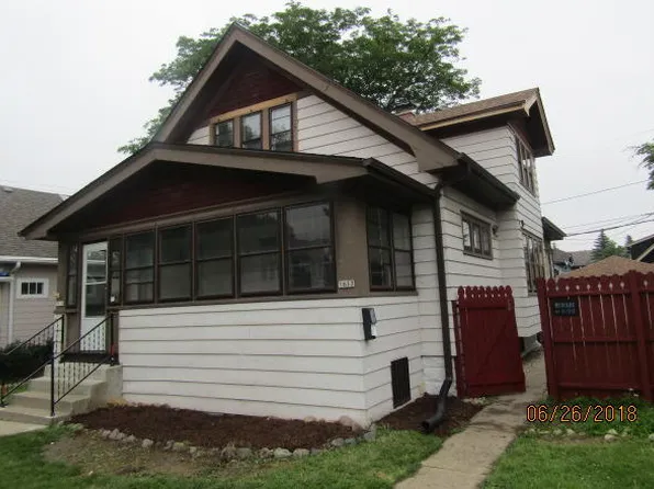 1610 S 77th St, West Allis, WI 53214