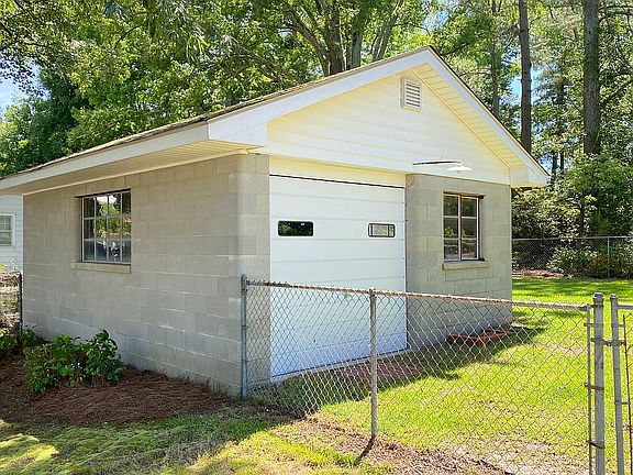 5th image of 106 Tyson Ave