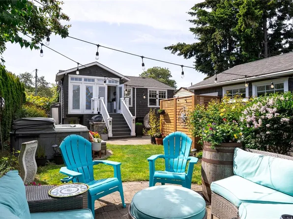 1721 Amphion St, Victoria, BC V8R 4Z8