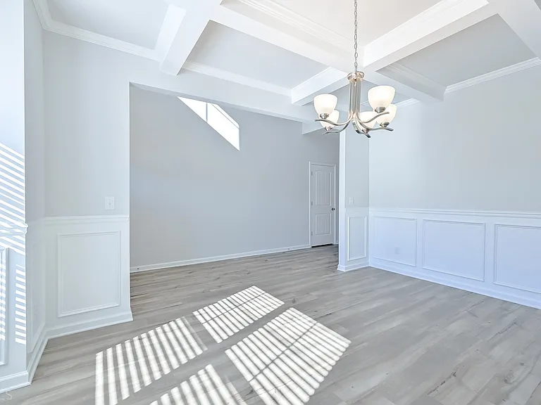 303 Eleanora Xing — Photo 4