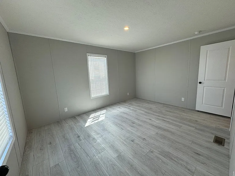 Westbridge Manor — Photo 34