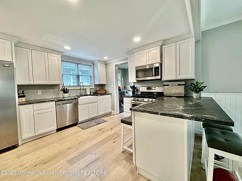 596 Vernon St Photo 1